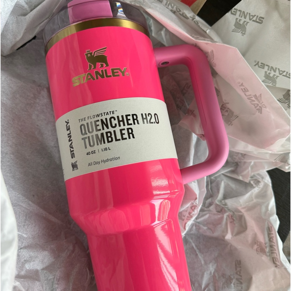 BRAND NEW!! PINK PARADE LIMITED EDITION 40OZ STANLEY TUMBLER